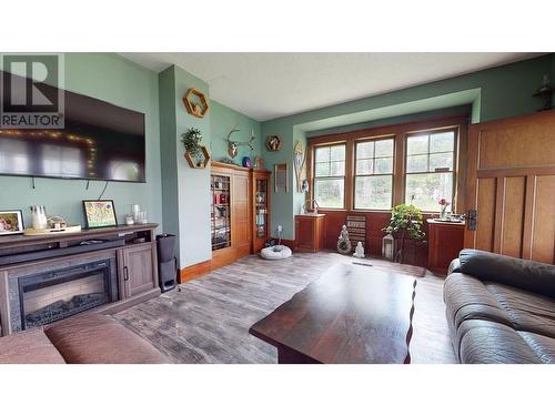 2415 Blind Bay Road, Blind Bay, BC - Indoor Photo Showing Living Room