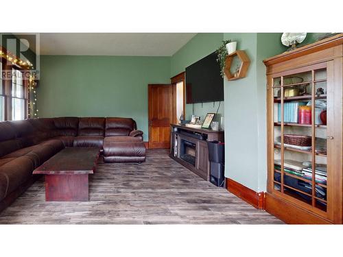 2415 Blind Bay Road, Blind Bay, BC - Indoor Photo Showing Living Room