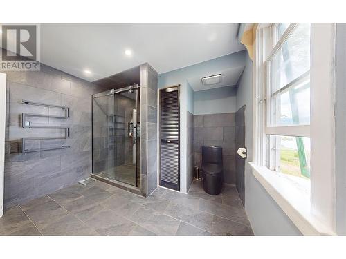 2415 Blind Bay Road, Blind Bay, BC - Indoor Photo Showing Bathroom