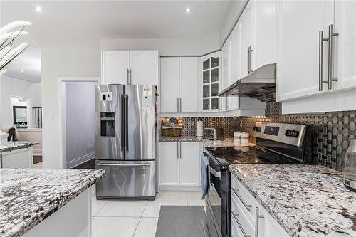 3562 Aquinas Avenue, Mississauga, ON - Indoor Photo Showing Kitchen With Upgraded Kitchen