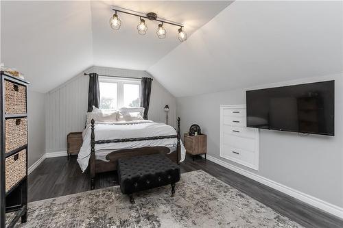 104 Rosedale Avenue, Hamilton, ON - Indoor Photo Showing Bedroom