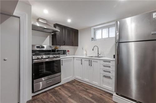 104 Rosedale Avenue, Hamilton, ON - Indoor Photo Showing Kitchen