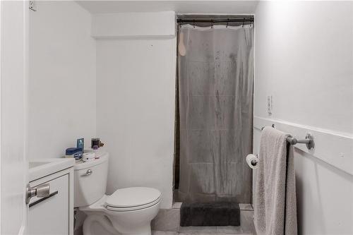 104 Rosedale Avenue, Hamilton, ON - Indoor Photo Showing Bathroom
