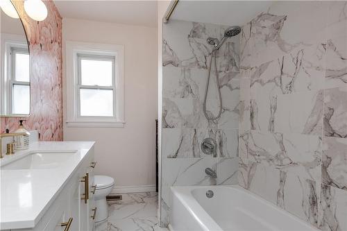 104 Rosedale Avenue, Hamilton, ON - Indoor Photo Showing Bathroom