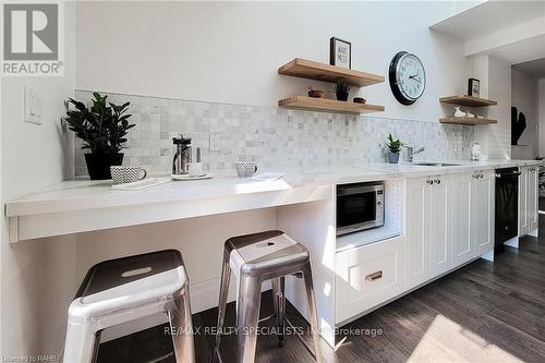 22 Crooks Street, Hamilton, ON - Indoor Photo Showing Kitchen