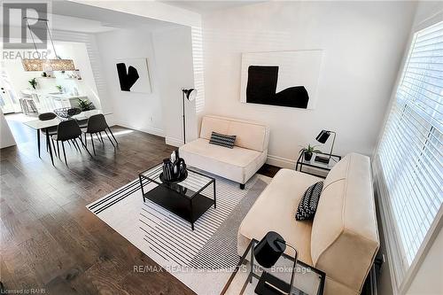 22 Crooks Street, Hamilton, ON - Indoor Photo Showing Living Room