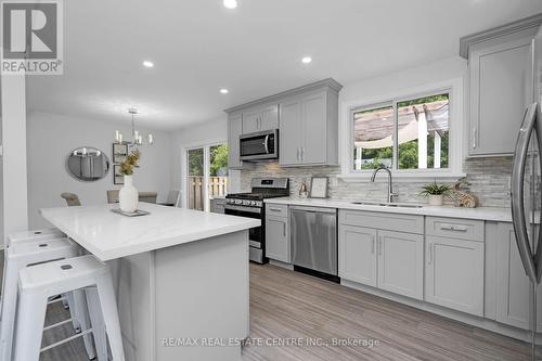 25 Erindale Drive, Erin, ON - Indoor Photo Showing Kitchen With Upgraded Kitchen