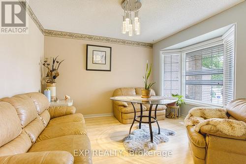 43 Spadara Drive, Hamilton, ON - Indoor Photo Showing Living Room