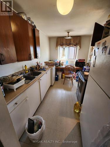 20 Weichel Street, Kitchener, ON - Indoor Photo Showing Kitchen