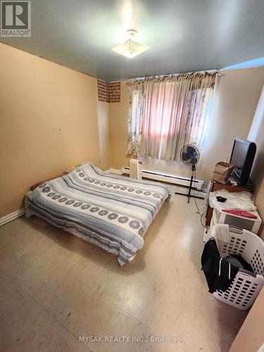 20 Weichel Street, Kitchener, ON - Indoor Photo Showing Bedroom