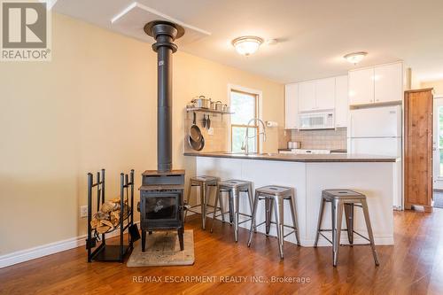 4428 Lakeside Drive, Lincoln, ON - Indoor Photo Showing Kitchen