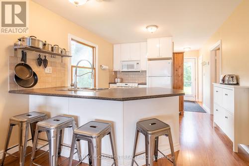 4428 Lakeside Drive, Lincoln, ON - Indoor Photo Showing Kitchen With Double Sink