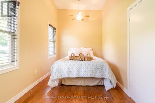 4428 Lakeside Drive, Lincoln, ON - Indoor Photo Showing Bedroom