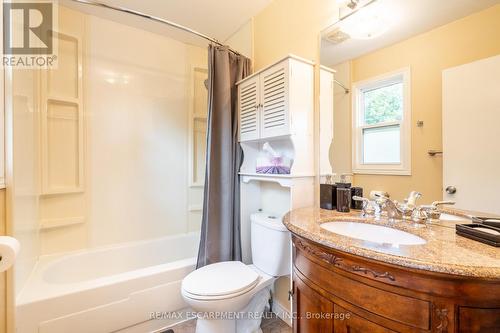 4428 Lakeside Drive, Lincoln, ON - Indoor Photo Showing Bathroom