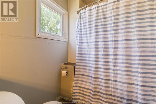 69 Cedar St, Moncton, NB - Indoor Photo Showing Bathroom