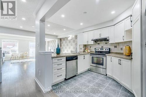 607 Willmott Crescent, Milton, ON - Indoor Photo Showing Kitchen With Upgraded Kitchen
