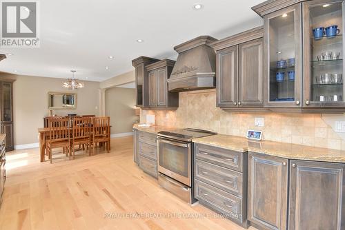 4504 Hawthorne Drive, Burlington, ON - Indoor Photo Showing Kitchen