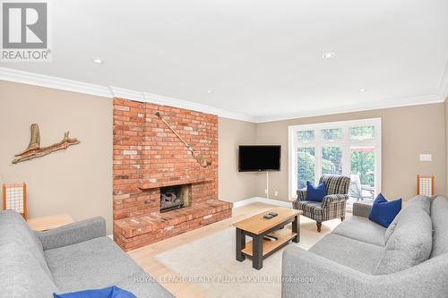 4504 Hawthorne Drive, Burlington, ON - Indoor Photo Showing Living Room With Fireplace