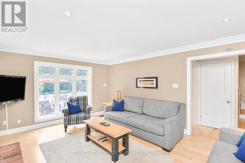 4504 Hawthorne Drive, Burlington, ON - Indoor Photo Showing Living Room