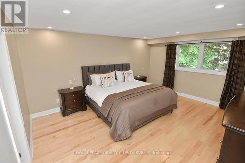 4504 Hawthorne Drive, Burlington, ON - Indoor Photo Showing Bedroom
