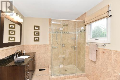 4504 Hawthorne Drive, Burlington, ON - Indoor Photo Showing Bathroom