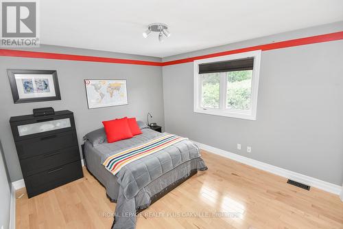 4504 Hawthorne Drive, Burlington, ON - Indoor Photo Showing Bedroom