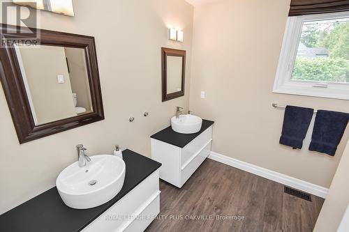 4504 Hawthorne Drive, Burlington, ON - Indoor Photo Showing Bathroom