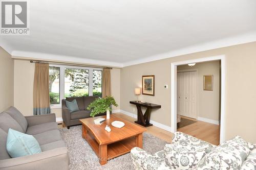 4504 Hawthorne Drive, Burlington, ON - Indoor Photo Showing Living Room