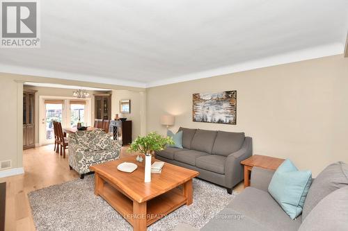 4504 Hawthorne Drive, Burlington, ON - Indoor Photo Showing Living Room