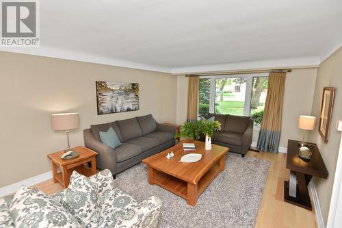 4504 Hawthorne Drive, Burlington, ON - Indoor Photo Showing Living Room