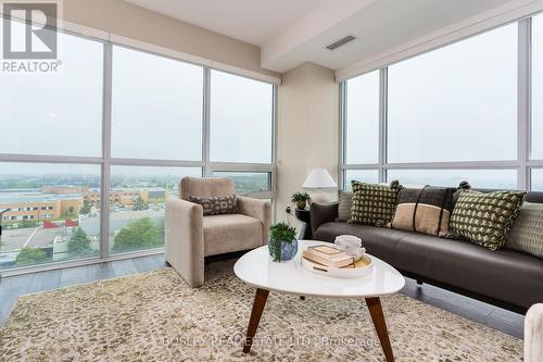 908 - 1050 Main Street E, Milton, ON - Indoor Photo Showing Living Room