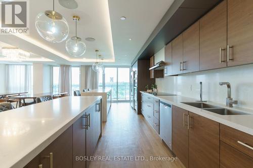 908 - 1050 Main Street E, Milton, ON - Indoor Photo Showing Kitchen With Double Sink With Upgraded Kitchen