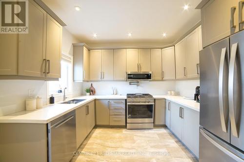 274 Bussel Crescent, Milton, ON - Indoor Photo Showing Kitchen With Stainless Steel Kitchen