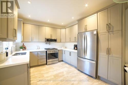 274 Bussel Crescent, Milton, ON - Indoor Photo Showing Kitchen With Stainless Steel Kitchen With Double Sink