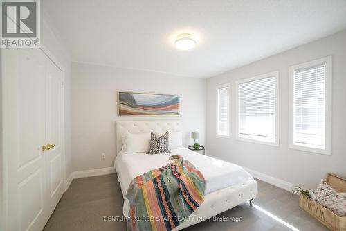 274 Bussel Crescent, Milton, ON - Indoor Photo Showing Bedroom