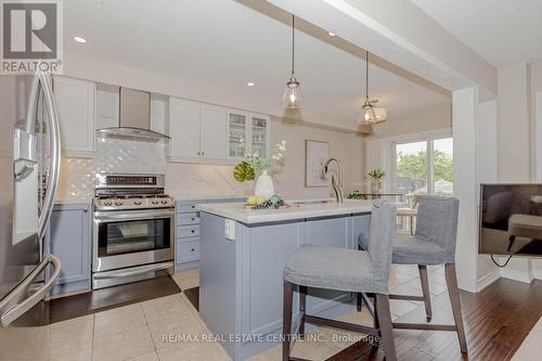3997 Stardust Drive, Mississauga, ON - Indoor Photo Showing Kitchen With Upgraded Kitchen