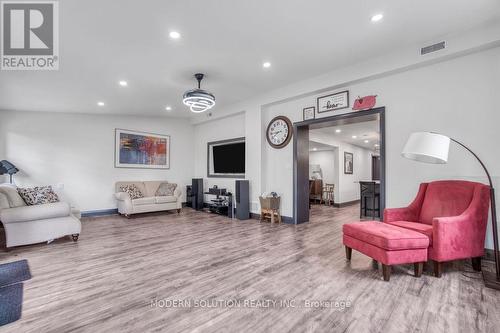 82 Shea Crescent, Kitchener, ON - Indoor Photo Showing Living Room