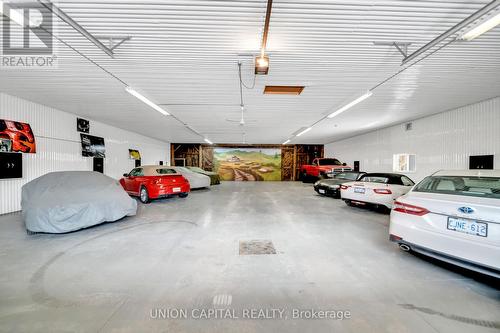 3135 Theatre Road N, Hamilton Township, ON - Indoor Photo Showing Garage