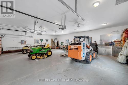 3135 Theatre Road N, Hamilton Township, ON - Indoor Photo Showing Garage