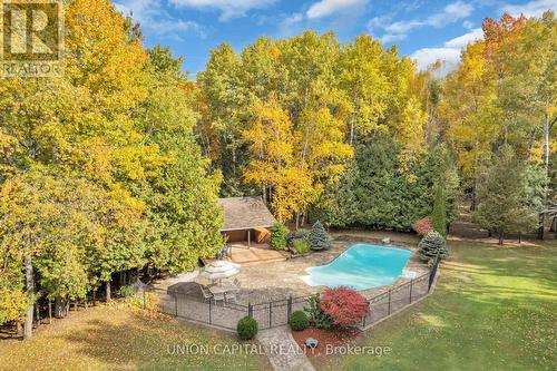 3135 Theatre Road N, Hamilton Township, ON - Outdoor With In Ground Pool