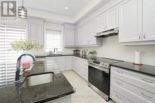 151 Ballantyne Boulevard, Vaughan (Vellore Village), ON - Indoor Photo Showing Kitchen