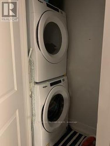 L133 - 9580 Islington Avenue, Vaughan, ON - Indoor Photo Showing Laundry Room