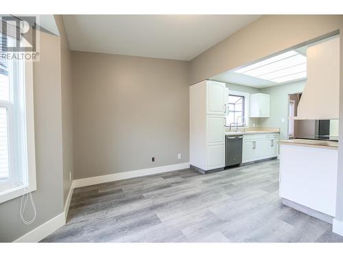 5205 Oleander Drive, Osoyoos, BC - Indoor Photo Showing Kitchen