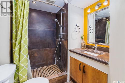 27 Grosvenor Crescent, Saskatoon, SK - Indoor Photo Showing Bathroom