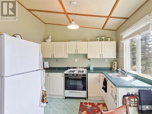 2522 Spout Lake Road, Lac La Hache, BC - Indoor Photo Showing Kitchen