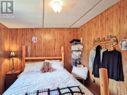 2522 Spout Lake Road, Lac La Hache, BC - Indoor Photo Showing Bedroom