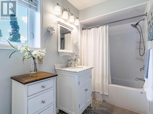 27 Treleaven Drive, Brampton, ON - Indoor Photo Showing Bathroom