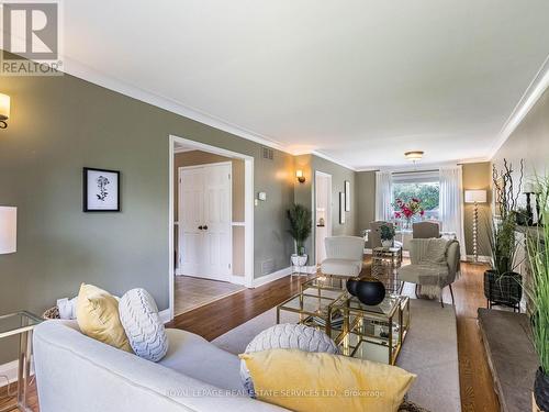 27 Treleaven Drive, Brampton, ON - Indoor Photo Showing Living Room