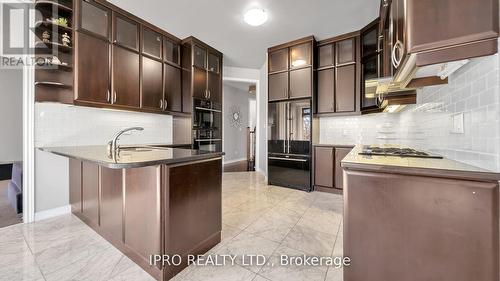 4 Quatro Crescent, Brampton (Bram East), ON - Indoor Photo Showing Kitchen