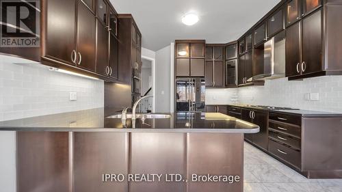 4 Quatro Crescent, Brampton (Bram East), ON - Indoor Photo Showing Kitchen